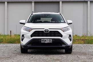 2019 Toyota RAV4 - Thumbnail