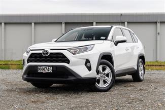 2019 Toyota RAV4 - Thumbnail