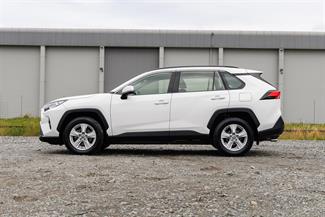 2019 Toyota RAV4 - Thumbnail