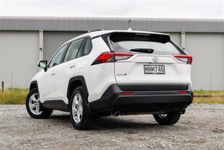 2019 Toyota RAV4 - Thumbnail