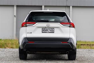 2019 Toyota RAV4 - Thumbnail
