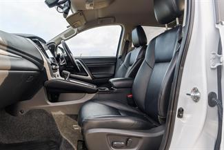 2022 Mitsubishi Pajero Sport - Thumbnail