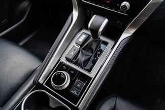 2022 Mitsubishi Pajero Sport - Thumbnail