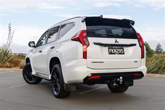 2022 Mitsubishi Pajero Sport - Thumbnail