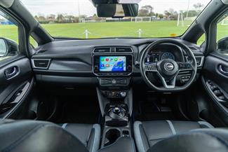 2022 Nissan LEAF - Thumbnail