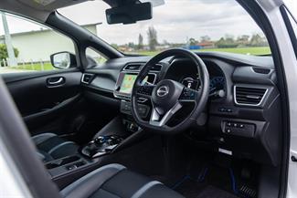 2022 Nissan LEAF - Thumbnail