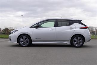 2022 Nissan LEAF - Thumbnail