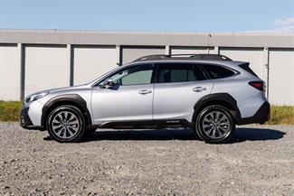 2023 Subaru Outback - Thumbnail