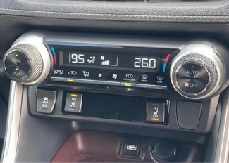 2020 Toyota RAV4 - Thumbnail