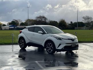 2017 Toyota C-HR - Thumbnail