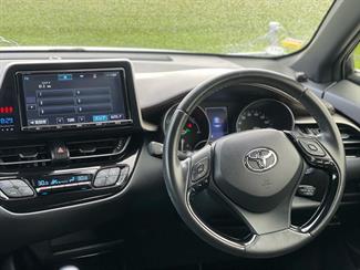 2017 Toyota C-HR - Thumbnail