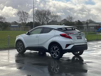 2017 Toyota C-HR - Thumbnail