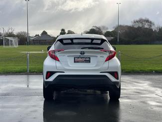 2017 Toyota C-HR - Thumbnail