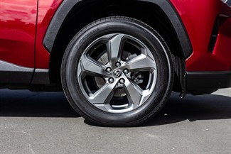 2020 Toyota RAV4 - Thumbnail