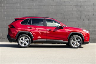 2020 Toyota RAV4 - Thumbnail