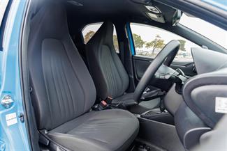2020 Toyota Yaris - Thumbnail