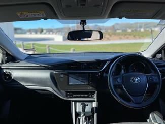 2015 Toyota Auris - Thumbnail