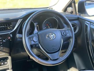 2015 Toyota Auris - Thumbnail