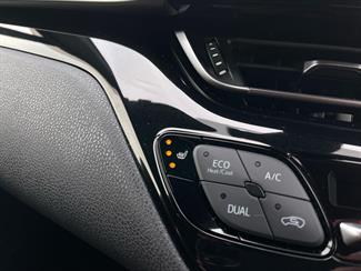 2017 Toyota C-HR - Thumbnail