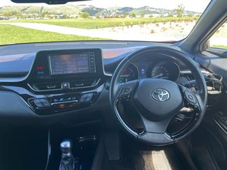 2017 Toyota C-HR - Thumbnail