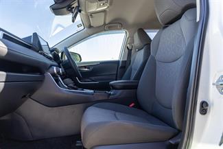 2019 Toyota RAV4 - Thumbnail