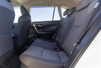 2019 Toyota RAV4 - Thumbnail