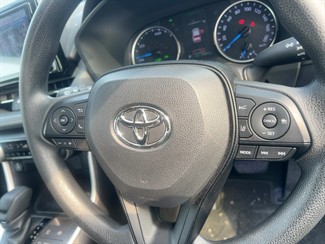 2019 Toyota RAV4 - Thumbnail