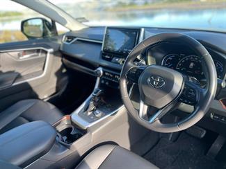 2020 Toyota RAV4 - Thumbnail