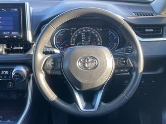 2020 Toyota RAV4 - Thumbnail