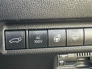 2020 Toyota RAV4 - Thumbnail