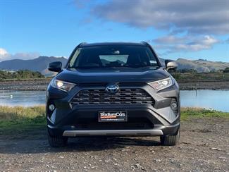 2020 Toyota RAV4 - Thumbnail