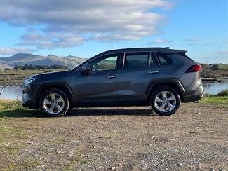 2020 Toyota RAV4 - Thumbnail