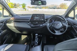 2017 Toyota C-HR - Thumbnail