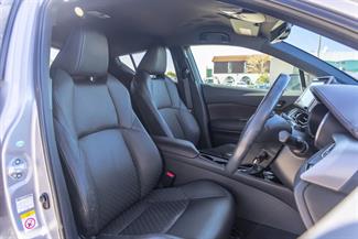 2017 Toyota C-HR - Thumbnail