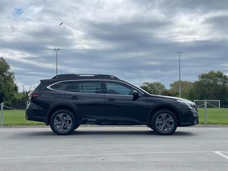 2022 Subaru Outback - Thumbnail