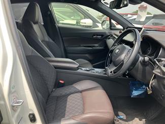 2017 Toyota C-HR - Thumbnail
