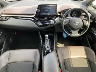 2017 Toyota C-HR - Thumbnail