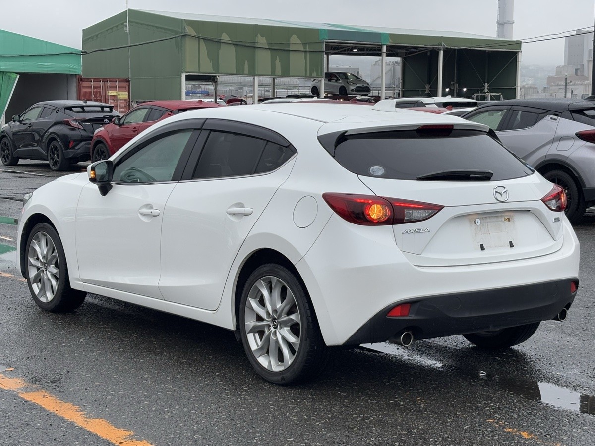 2014 Mazda Axela