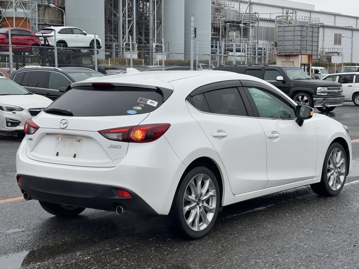 2014 Mazda Axela