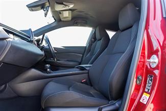 2017 Toyota C-HR - Thumbnail