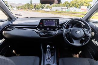 2017 Toyota C-HR - Thumbnail