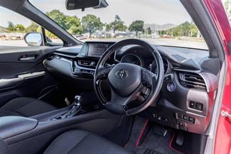 2017 Toyota C-HR - Thumbnail