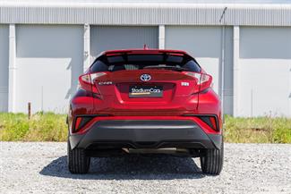 2017 Toyota C-HR - Thumbnail