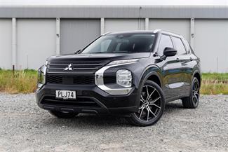 2022 Mitsubishi Outlander - Thumbnail