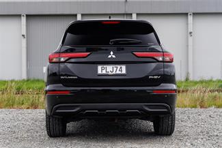 2022 Mitsubishi Outlander - Thumbnail