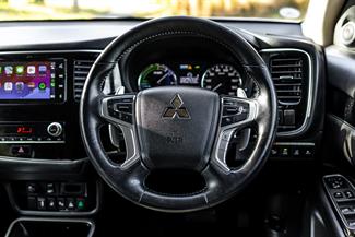 2020 Mitsubishi Outlander PHEV - Thumbnail
