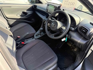 2021 Toyota Yaris - Thumbnail