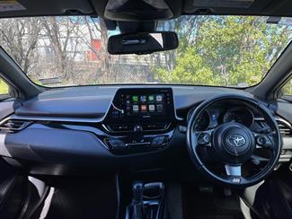 2017 Toyota C-HR - Thumbnail