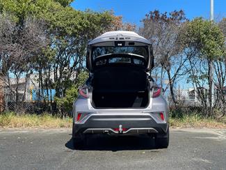 2017 Toyota C-HR - Thumbnail