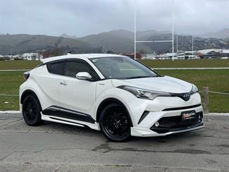 2017 Toyota C-HR - Thumbnail
